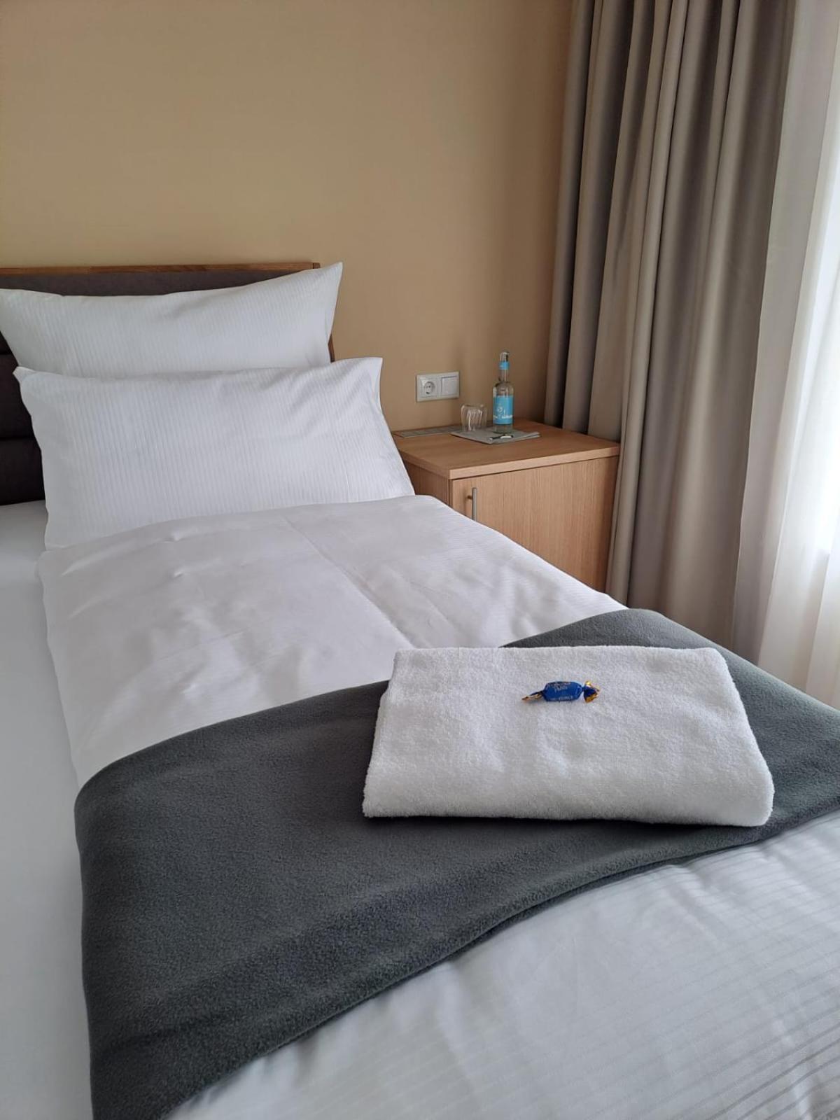 Hotel Rhin Inn Fehrbellin 外观 照片